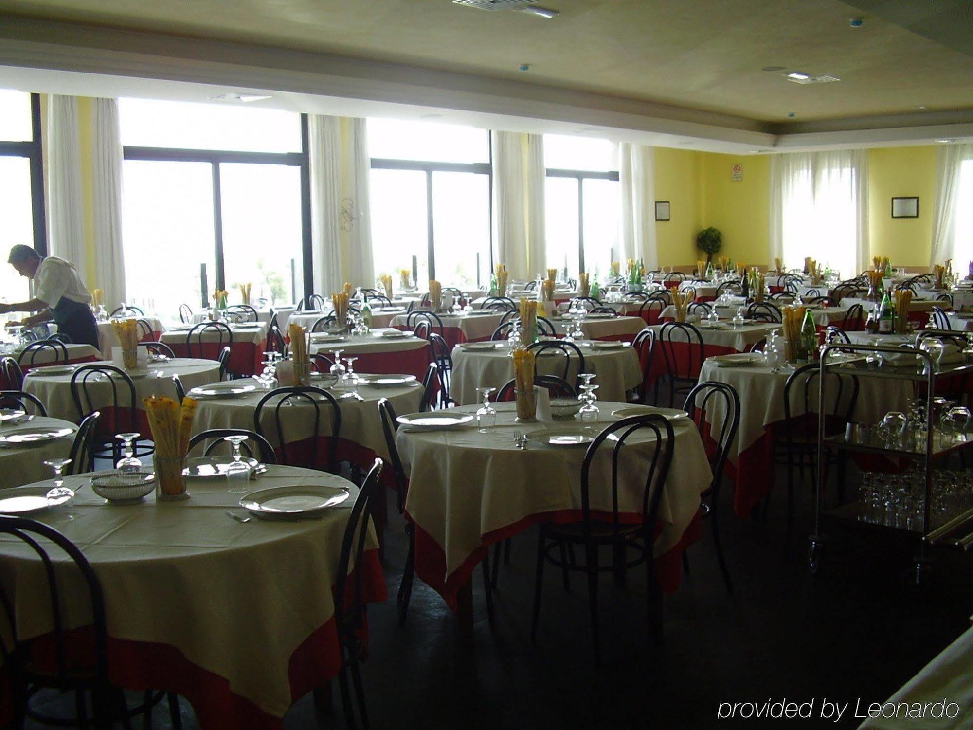 Hotel Corallo ريميني المطعم الصورة